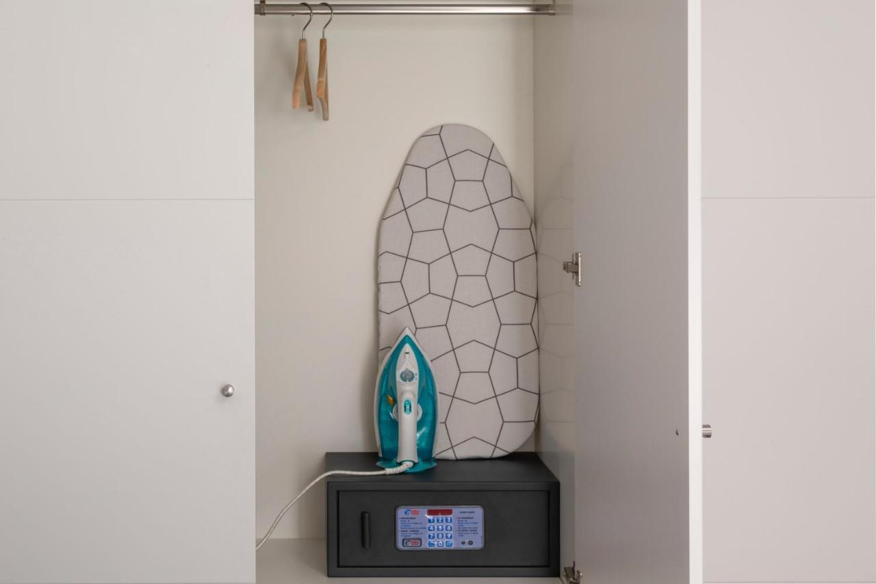 Deluxe Two-Bedroom Apartment,738899560:JPEG